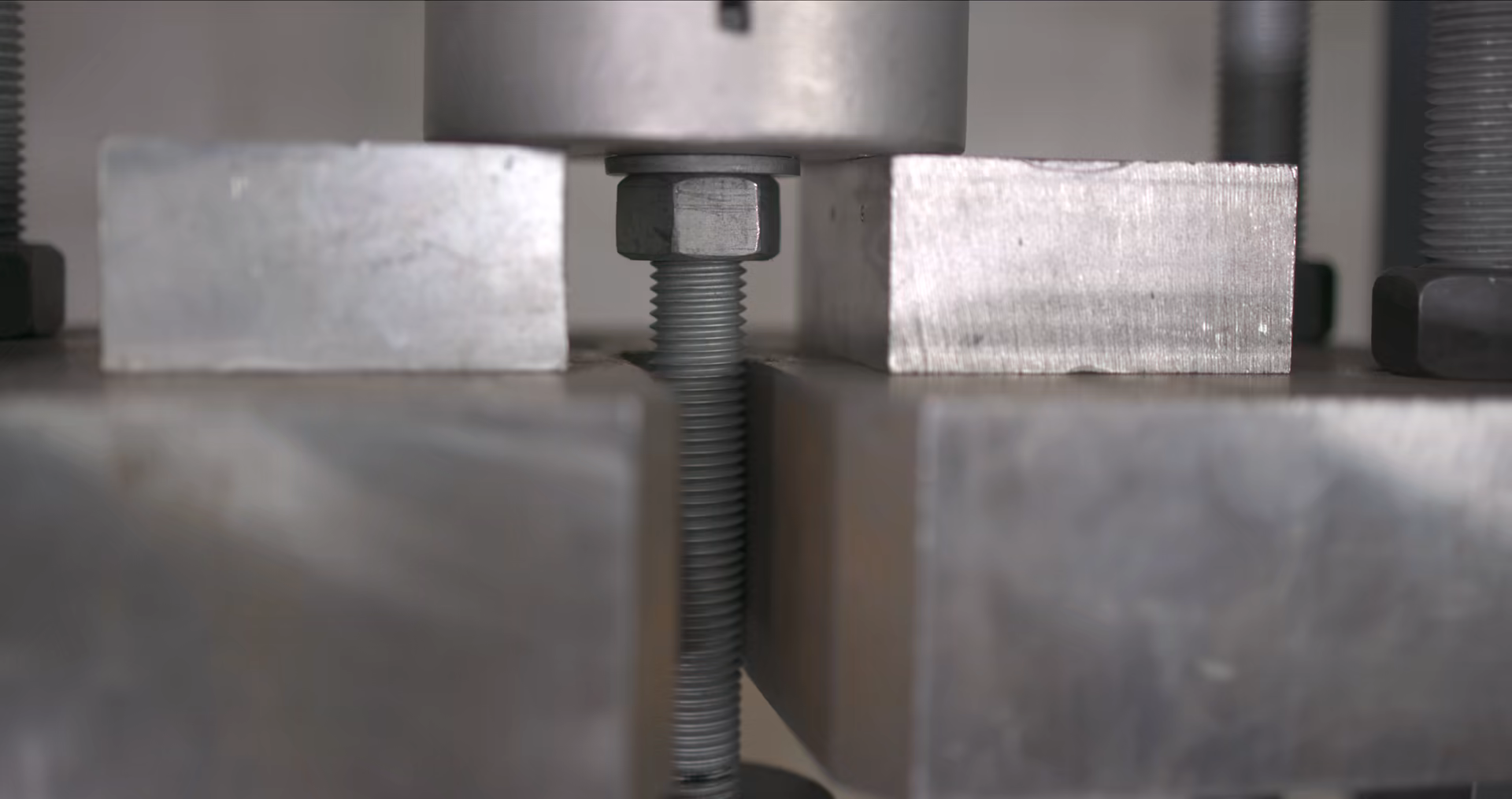 The test rig gripping a Tectonus device, up close